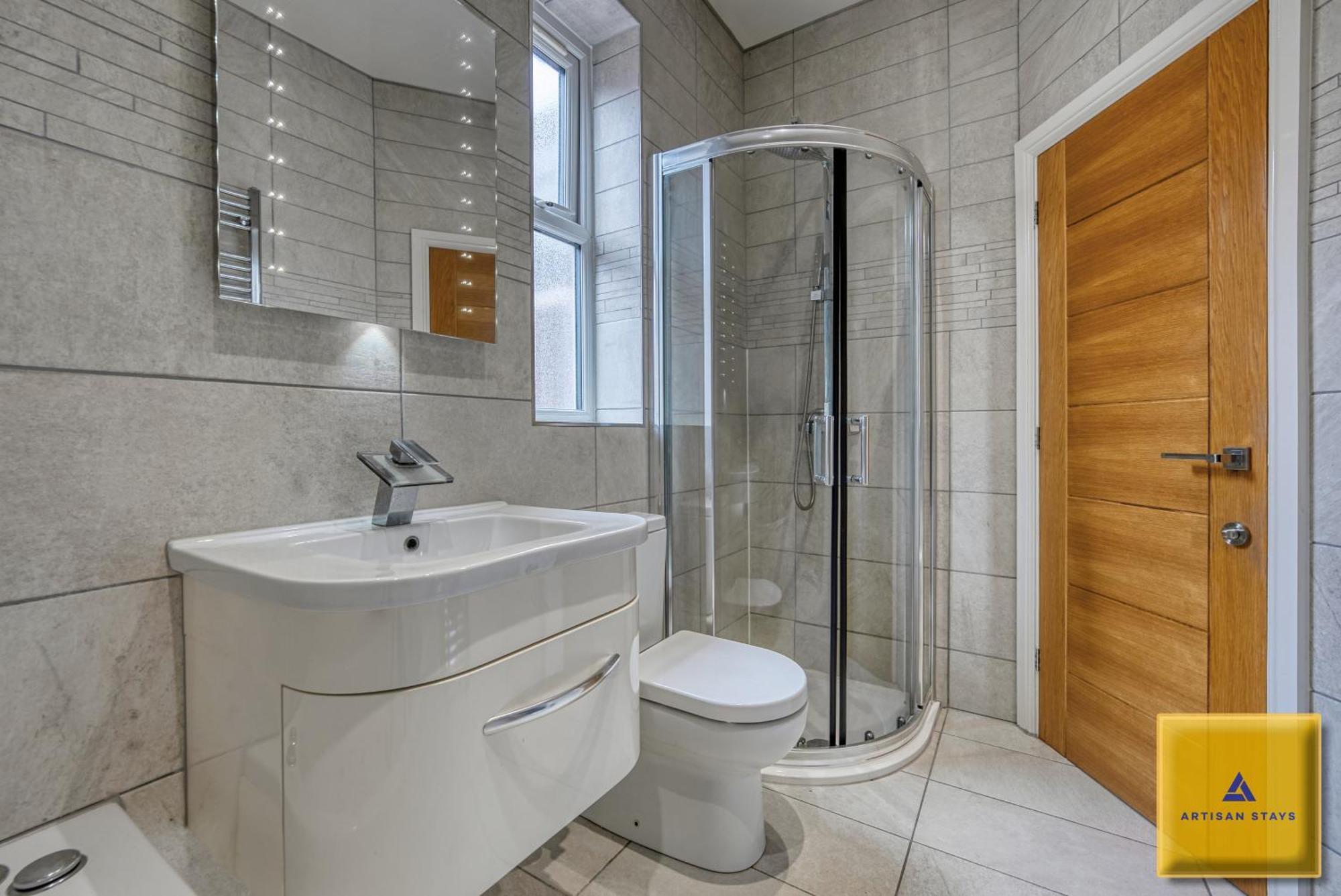 4 Bedroom, 6 Beds, 3 Bathrooms, Near Nec & Birmingham Airport, Business, Contractor And Family Friendly, Free Wi-Fi, Free Parking Coventry Exterior foto